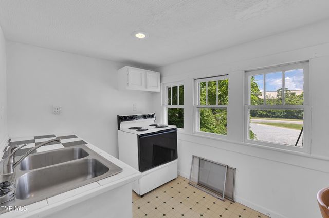 102 Village Drive Drive, Greeneville, TN 37745