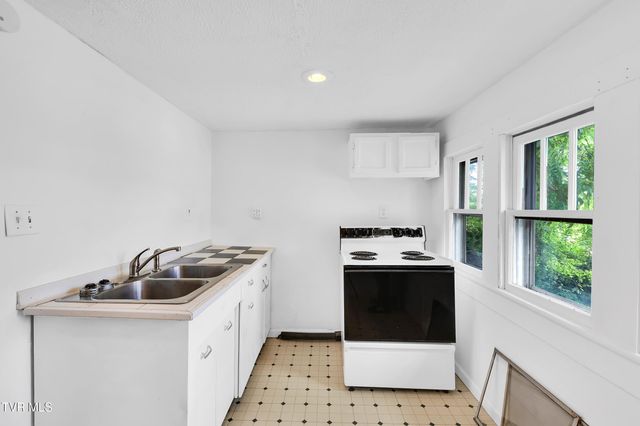 102 Village Drive Drive, Greeneville, TN 37745