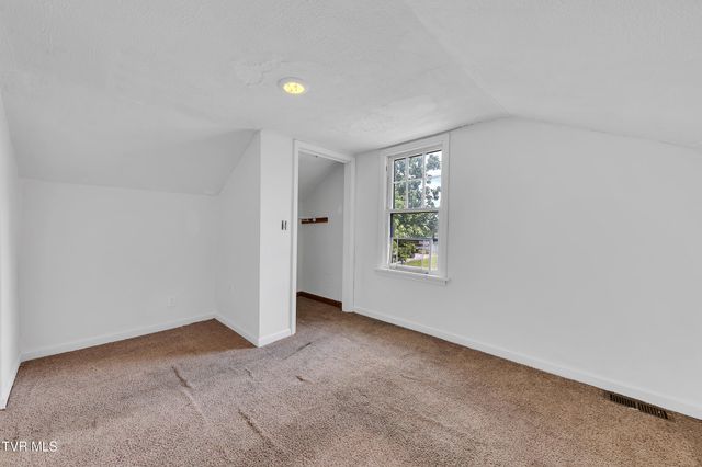 102 Village Drive Drive, Greeneville, TN 37745