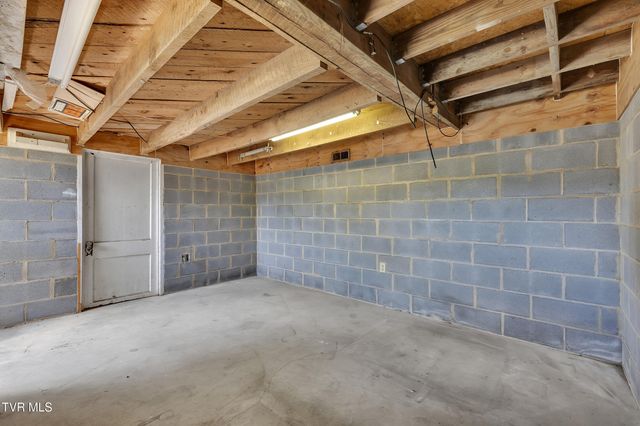 102 Village Drive Drive, Greeneville, TN 37745