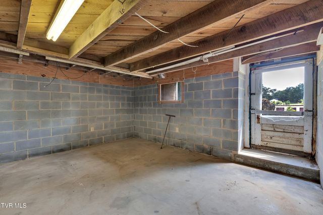 102 Village Drive Drive, Greeneville, TN 37745