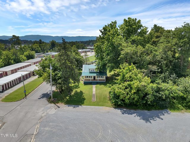 102 Village Drive Drive, Greeneville, TN 37745