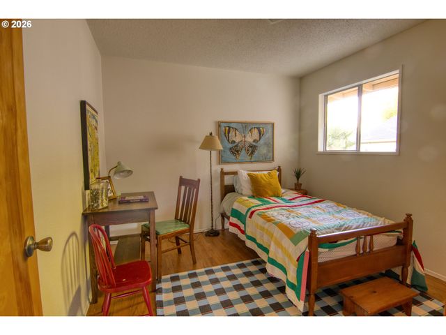 6843 N SWIFT St, Portland, OR 97203