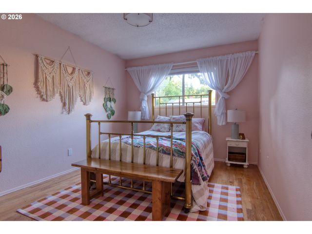 6843 N SWIFT St, Portland, OR 97203