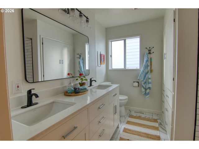 6843 N SWIFT St, Portland, OR 97203