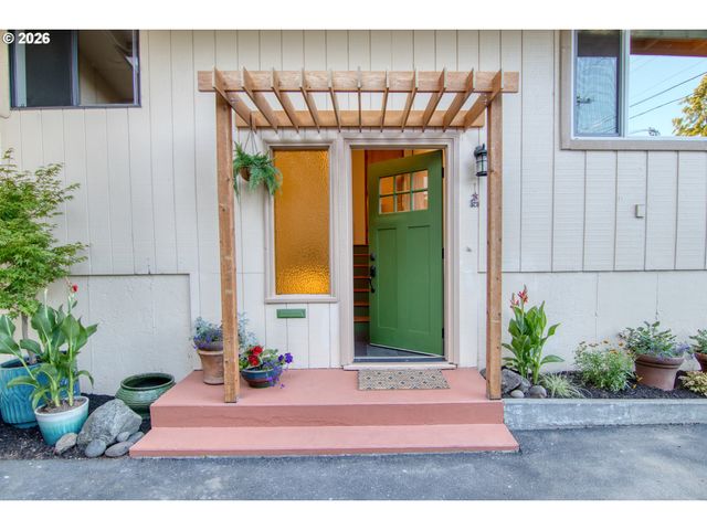 6843 N SWIFT St, Portland, OR 97203