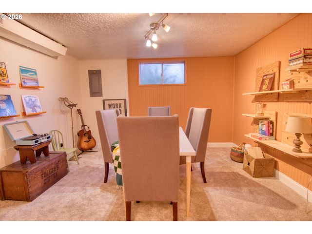 6843 N SWIFT St, Portland, OR 97203