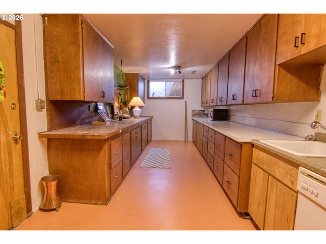 6843 N SWIFT St, Portland, OR 97203