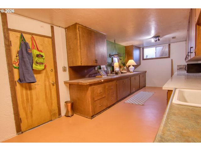 6843 N SWIFT St, Portland, OR 97203