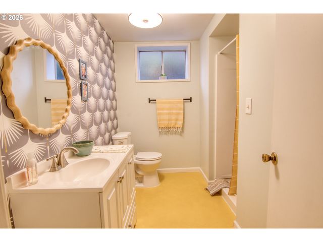 6843 N SWIFT St, Portland, OR 97203