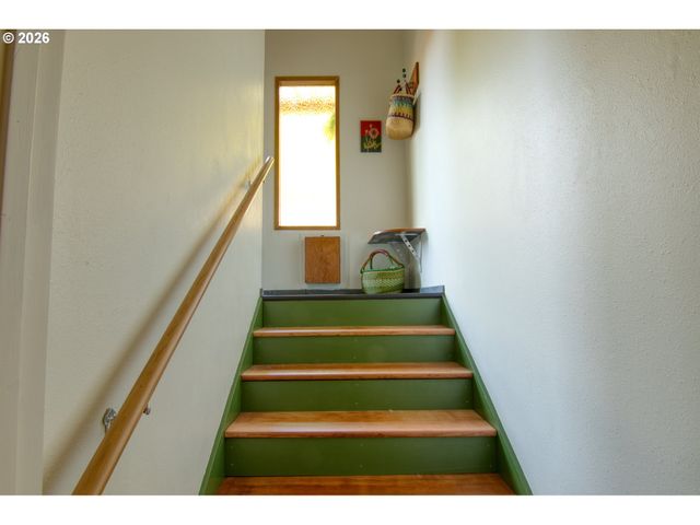 6843 N SWIFT St, Portland, OR 97203