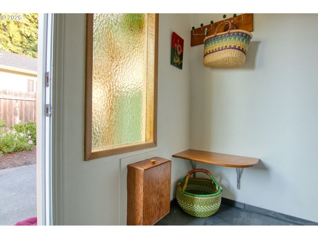 6843 N SWIFT St, Portland, OR 97203