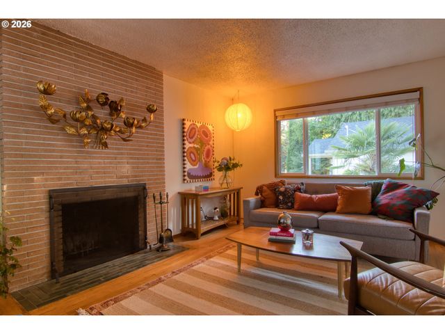 6843 N SWIFT St, Portland, OR 97203