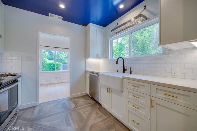 1040 Havenhurst Drive B, Los Angeles, CA 90046