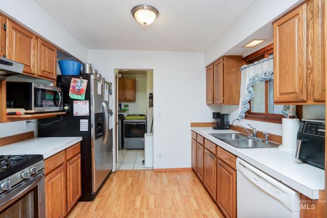 2021 Terrace Dr, Caldwell, ID 83605