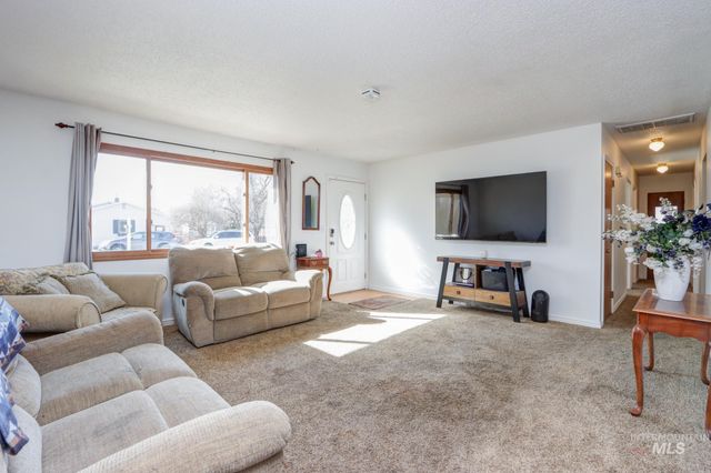 2021 Terrace Dr, Caldwell, ID 83605