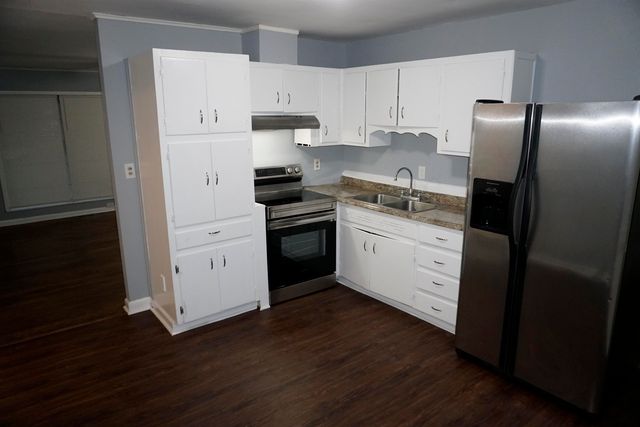 504 Pinecrest Drive, Riverdale, GA 30274