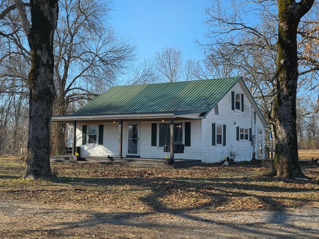 135 Campbellsville Pike, Ethridge, TN 38456