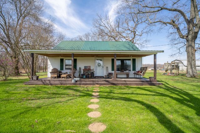 135 Campbellsville Pike, Ethridge, TN 38456