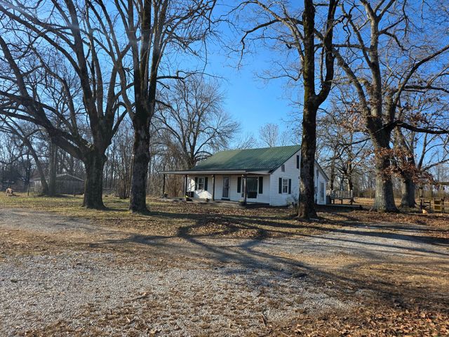 135 Campbellsville Pike, Ethridge, TN 38456