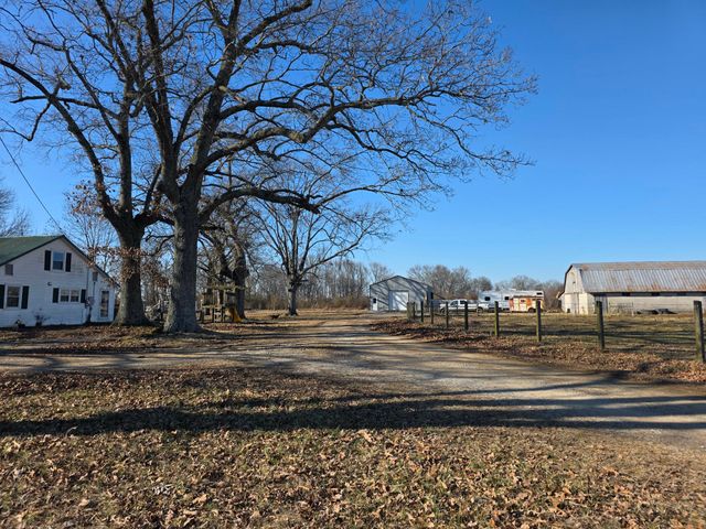 135 Campbellsville Pike, Ethridge, TN 38456