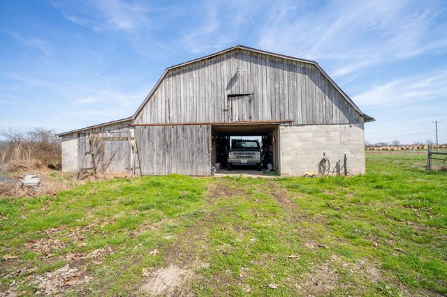 135 Campbellsville Pike, Ethridge, TN 38456