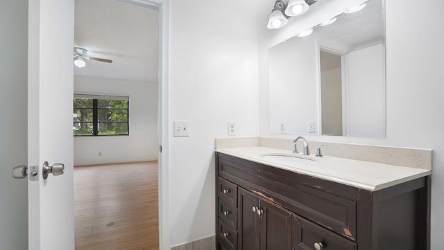 3105 Oakland Shores Drive J106, Oakland Park, FL 33309