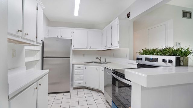 3105 Oakland Shores Drive J106, Oakland Park, FL 33309
