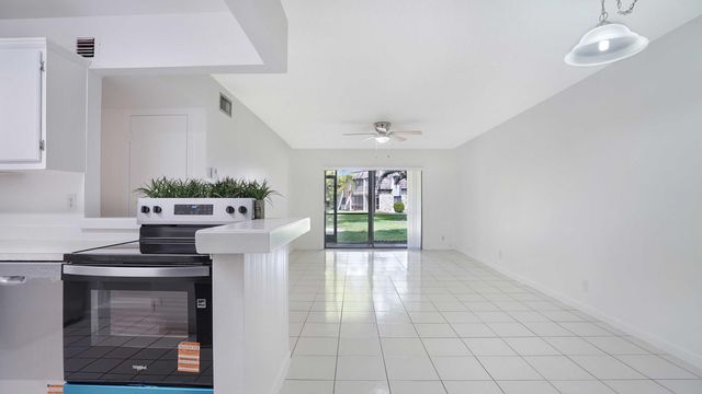 3105 Oakland Shores Drive J106, Oakland Park, FL 33309