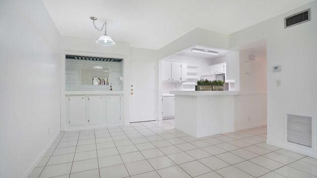 3105 Oakland Shores Drive J106, Oakland Park, FL 33309