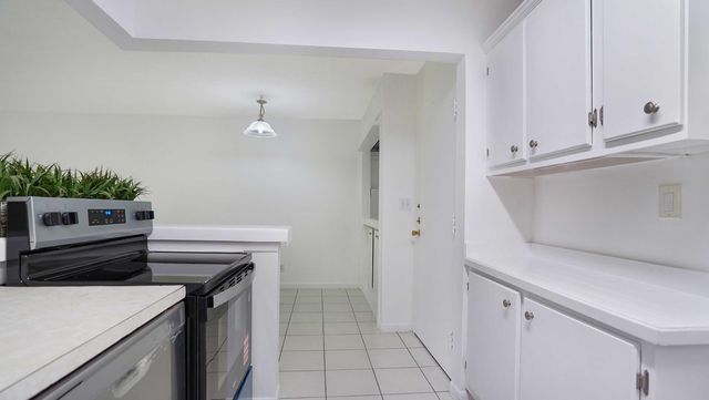 3105 Oakland Shores Drive J106, Oakland Park, FL 33309