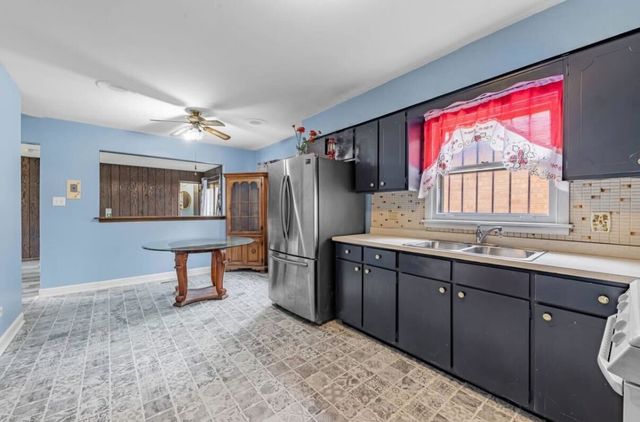 16446 Emerald Avenue, Harvey, IL 60426