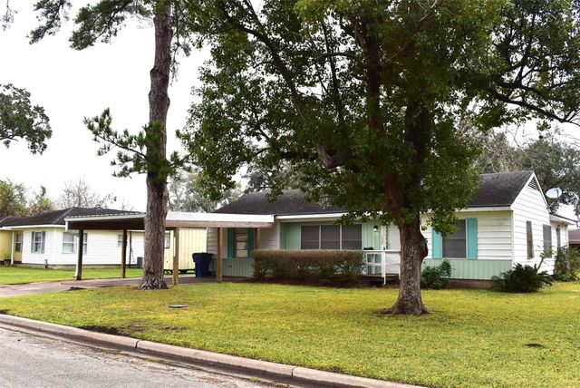 1006 Mac Drive, Sweeny, TX 77480