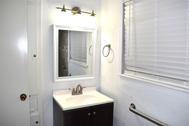 1006 Mac Drive, Sweeny, TX 77480