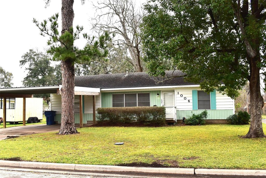 1006 Mac Drive, Sweeny, TX 77480