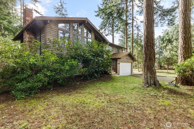 2011 Pine Wood Way, Oak Harbor, WA 98277