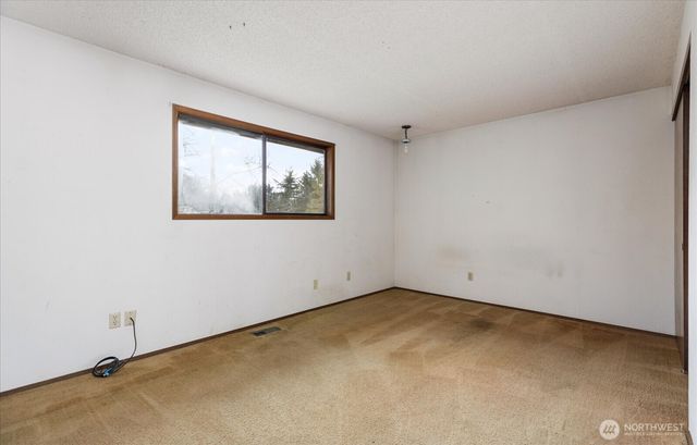 2011 Pine Wood Way, Oak Harbor, WA 98277