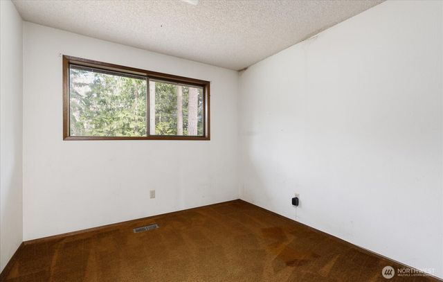 2011 Pine Wood Way, Oak Harbor, WA 98277