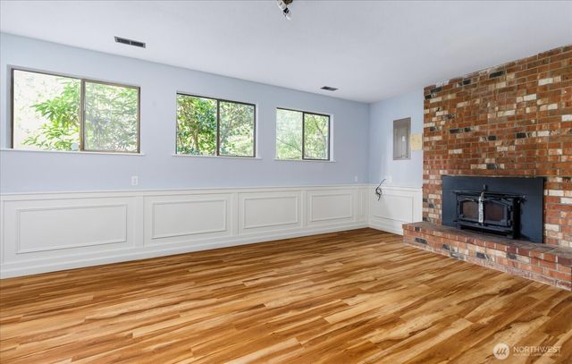 2011 Pine Wood Way, Oak Harbor, WA 98277