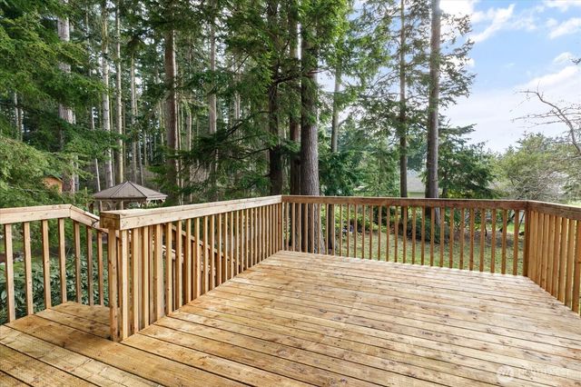 2011 Pine Wood Way, Oak Harbor, WA 98277