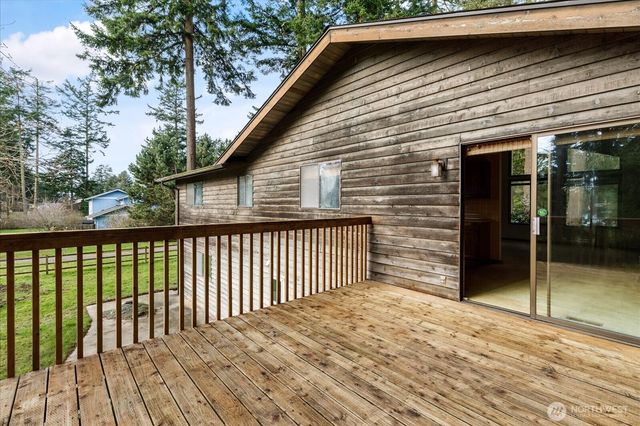 2011 Pine Wood Way, Oak Harbor, WA 98277