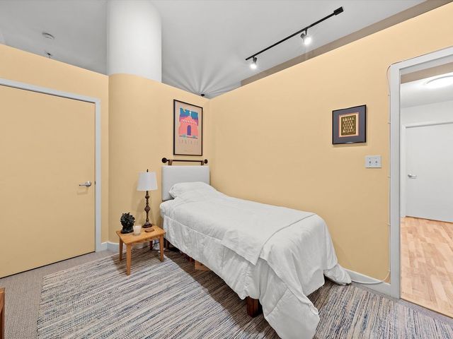 211 E Ohio Street 307, Chicago, IL 60611