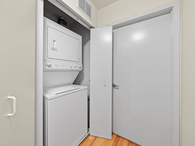 211 E Ohio Street 307, Chicago, IL 60611