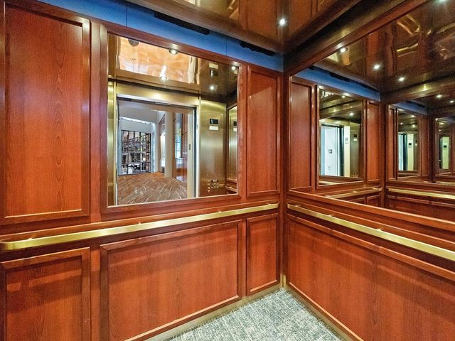 211 E Ohio Street 307, Chicago, IL 60611