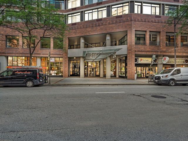 211 E Ohio Street 307, Chicago, IL 60611