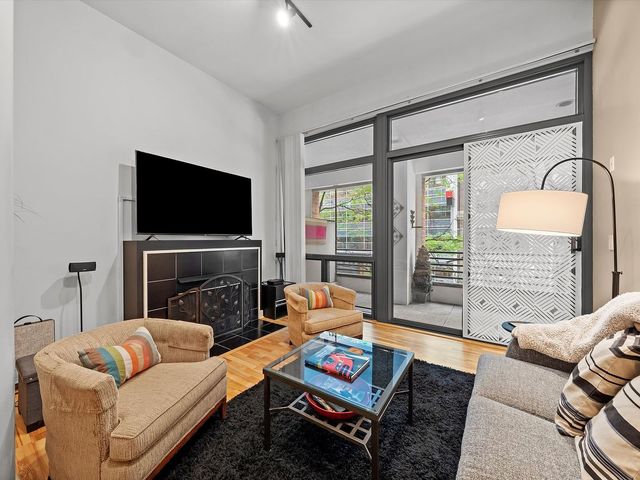 211 E Ohio Street 307, Chicago, IL 60611