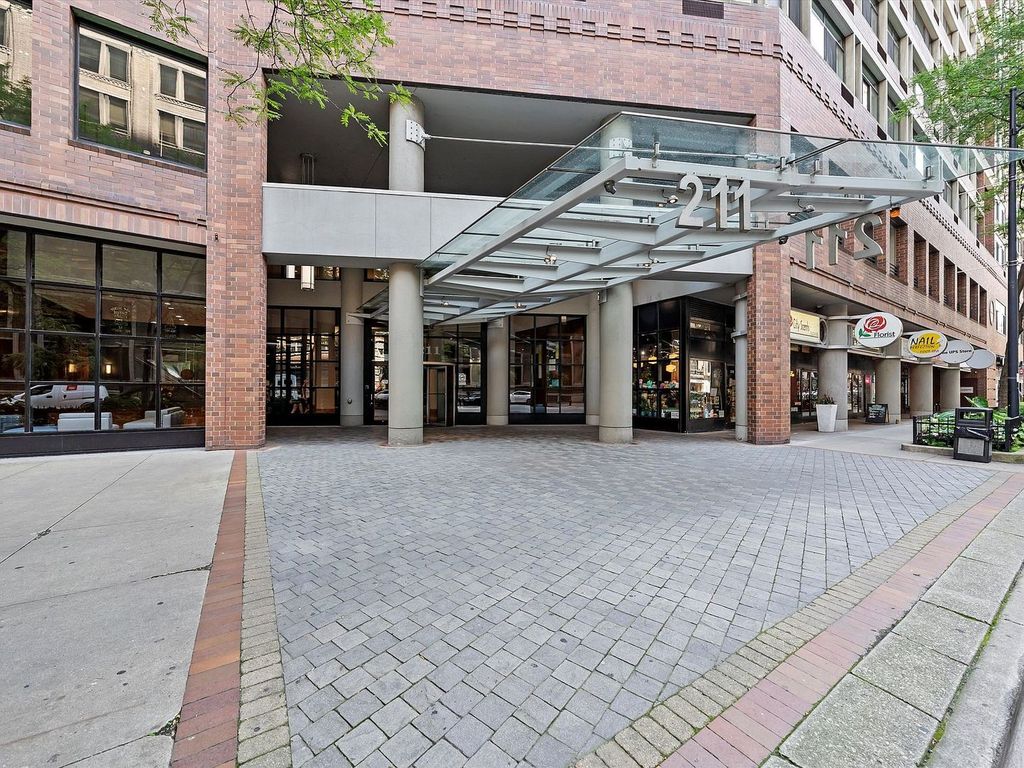 211 E Ohio Street 307, Chicago, IL 60611