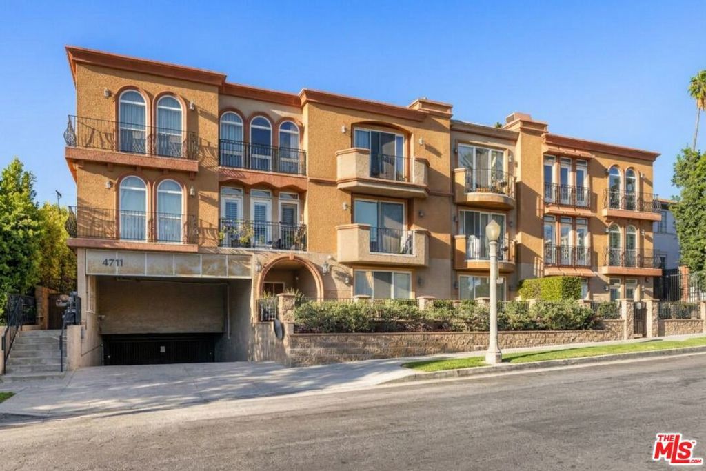 4711 Ambrose Avenue 204, Los Angeles, CA 90027 — photo 2