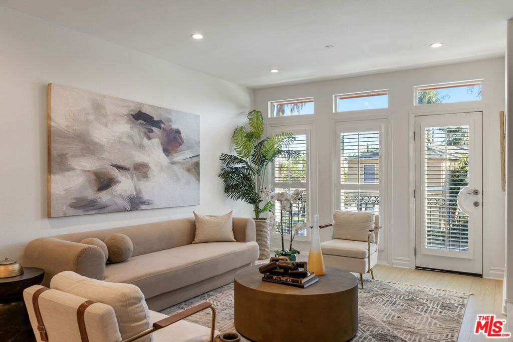 4711 Ambrose Avenue 204, Los Angeles, CA 90027 — photo 3