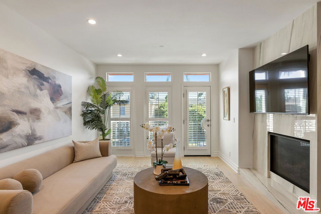4711 Ambrose Avenue 204, Los Angeles, CA 90027 — photo 5